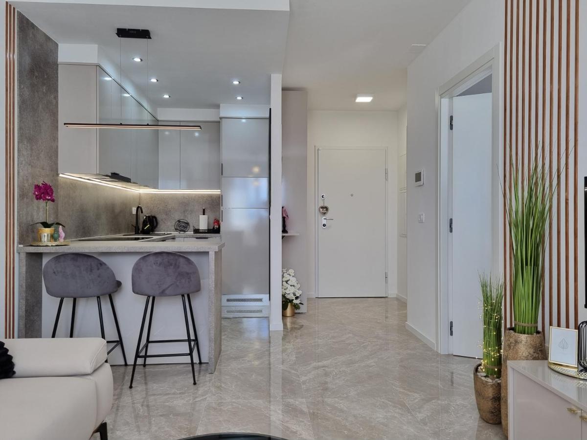 זאדאר Apartment "50 Shades" With Balcony And Free Parking In The Garage מראה חיצוני תמונה