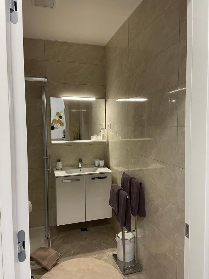 זאדאר Apartment "50 Shades" With Balcony And Free Parking In The Garage מראה חיצוני תמונה